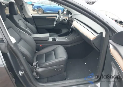 2023 Tesla Model Y Performance Dual Motor All-Wheel Drive z USA, uszkodzony, nr VIN 7SAYGDEF4PF841398